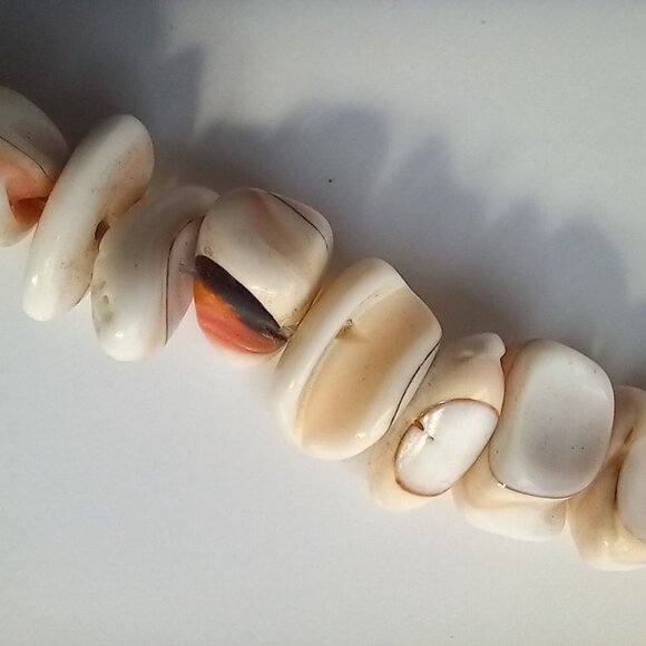 Vintage Pink Luanos Conch Shell Necklace 18 inch Polished Shaped Whites, Pinks - Picture 9 of 10